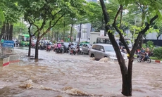 Cập nhật tình hình ngập lụt các tuyến phố Hà Nội sáng 1/10