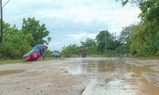 Con đường 'đau khổ' làm nhiều người bị trượt ngã ở Khánh Hoà