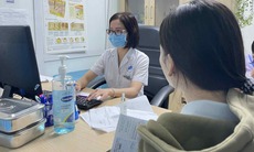 Hà Nội mưa lớn ngập sâu, bệnh da liễu rình rập