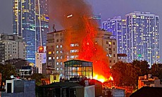 Cháy lớn gần Bệnh viện Nhi Trung ương, nhiều xe cứu hỏa được huy động
