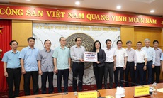 Bộ trưởng Đào Hồng Lan thăm, trao quà hỗ trợ ngành y tế Thái Nguyên khắc phục hậu quả mưa lũ