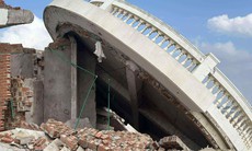 Bộ Xây dựng chỉ đạo làm rõ vụ nhiều căn villa vỡ nát sau bão ở Hà Tĩnh