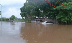 Số xã, phường còn ngập sâu ở Hà Nội giảm, mực nước ngập còn 1m