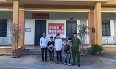 Nghe lời người lạ trên mạng, 3 học sinh nhỏ tuổi bỏ nhà đi 'lập nghiệp'