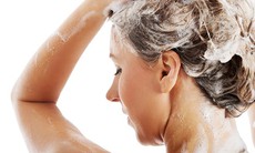 8 thói quen khi gội đầu khiến tóc khô xơ, gãy rụng nhiều