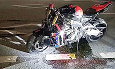 Mô tô phân khối lớn tông xe máy ở Hà Nội, 2 người bị thương nặng