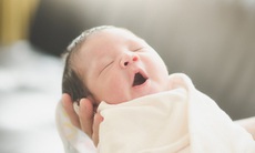 Chăm sóc đúng cách trẻ sơ sinh bị ho, sổ mũi