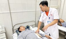 Chủ quan với khối thoát vị bẹn, người đàn ông 63 tuổi bị biến chứng hoại tử đại tràng