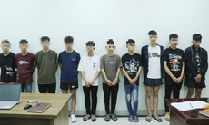 Tạm giữ 20 thanh thiếu niên cầm hung khí, lái xe mô tô tại vòng xuyến ngã 6 Kinh Bắc
