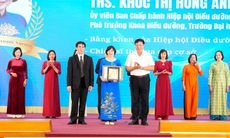 Điều dưỡng là 'bàn tay nắm chặt khi bệnh nhân đau đớn, ở lại khi họ tuyệt vọng'