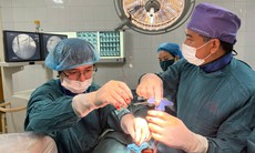 Thoát nguy cơ liệt sau cú ngã đập vùng gáy