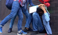 Vì sao bạo lực học đường ngày càng nghiêm trọng và trẻ hóa?