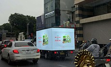 Xe tải biến thành 'biển quảng cáo di động' bị xử phạt