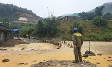 Mưa lớn gây sạt lở, hàng trăm hộ dân ở Đà Nẵng bị cô lập