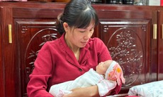 Nữ hiệu phó trường mầm non bất ngờ 'nhặt' được bé gái sơ sinh khi đi tập thể dục