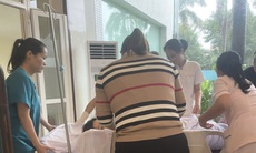Huế: Điều dưỡng bệnh viện và người đi đường kịp thời giúp sản phụ 'vượt cạn' giữa mưa lũ
