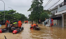 Mưa lớn vẫn chưa kết thúc, nhiều nơi ở miền Trung còn ngập sâu