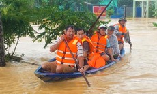 Mưa lũ nghiêm trọng ở miền Trung: Hơn 100.000 ngôi nhà ngập sâu, hàng chục nghìn người sơ tán