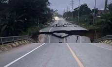Kinh hoàng đường dẫn lên cầu Tát Luông, Tuyên Quang sụt hoàn toàn