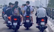 Xử lý nhóm thanh niên không mũ bảo hiểm, chạy xe dàn hàng ngang trên cầu Vĩnh Tuy
