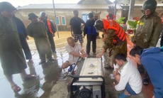 'Trạm sạc lưu động' hỗ trợ người dân nơi tâm lũ Huế