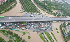 LIVE: Hà Nội mưa trắng trời, nhiều nơi lại ngập sâu