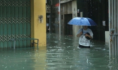 LIVE: Hà Nội ngập nặng vì mưa lớn, nhiều nơi giao thông tê liệt