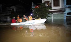 Xuyên đêm hỗ trợ người dân ở vùng 'rốn lũ' Lạng Sơn