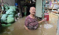 Triều cường tại Cần Thơ vượt báo động 3, nhà dân nước ngập ngang bụng
