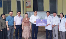 Thứ trưởng Thường trực Bộ Y tế Vũ Mạnh Hà thăm, tặng thiết bị y tế cho tuyến cơ sở tại Đồng Nai