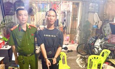 Tin mới vụ giấu 20 kg bạc dưới đế giày vận chuyển trái phép qua biên giới