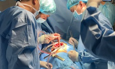 Ca phẫu thuật mở lồng ngực đầu tiên tại Trường Sa cứu sống thợ lặn nguy kịch