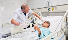 Mổ cấp cứu trong đêm cứu gương mặt 'bửa đôi' của người đàn ông ngã vào hố thang máy