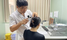 100 bệnh nhân đến khám vì rụng tóc mỗi ngày, nhiều người trẻ