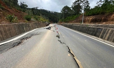 Mặt đường Quốc lộ 24 bất ngờ 'đội sàn' hơn 1m, nứt dài 100m