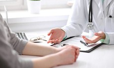 FDA gỡ bỏ cảnh báo ‘hộp đen’ về liệu pháp thay thế hormone cho phụ nữ mãn kinh