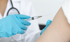 Cách bảo vệ trẻ em và người cao tuổi khỏi viêm phổi trong mùa đông