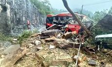 Thủ tướng chỉ đạo tập trung cứu hộ, bảo đảm an toàn tính mạng người dân trước mưa lũ dồn dập ở Trung Bộ