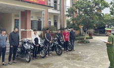 Nhóm thiếu niên liều lĩnh mang đao tấn công người dân trong đêm