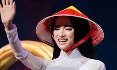 Trọn vẹn khoảnh khắc Hương Giang tỏa sáng trong tà áo dài trắng tại Miss Universe 2025