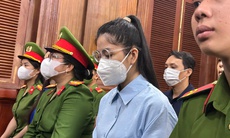 Hằng 'du mục' khóc trước tòa vì làm ảnh hưởng tới con