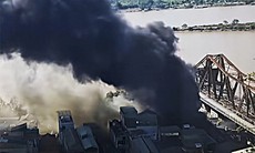 Cháy quán lẩu dưới chân cầu Long Biên kèm nhiều tiếng nổ nghi do bình gas