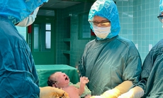 Để những người phụ nữ mang 'H' thực hiện thiên chức làm mẹ