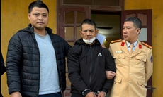 Phát hiện ma túy và súng giấu trong cốp xe máy sau cú va chạm với xe đầu kéo