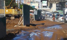 Hà Nội: Quốc lộ 6 biến thành 'ao bùn, sương bụi', người dân bất lực chịu trận