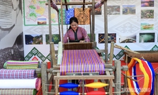 Phụ nữ Mường gìn giữ linh hồn thổ cẩm