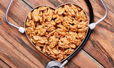 Hạt nhỏ, năng lượng lớn: Bí mật giúp hạt óc chó nuôi dưỡng trí não và tim khỏe