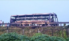 Xe giường nằm bốc cháy trên cao tốc TP Hồ Chí Minh - Trung Lương