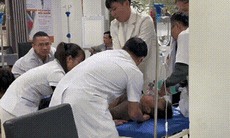 Video: Cứu sống người đàn ông ngừng hô hấp – tuần hoàn khi đi khám bệnh