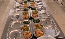 Hà Nội rà soát toàn bộ quy trình tổ chức bữa ăn bán trú cho học sinh